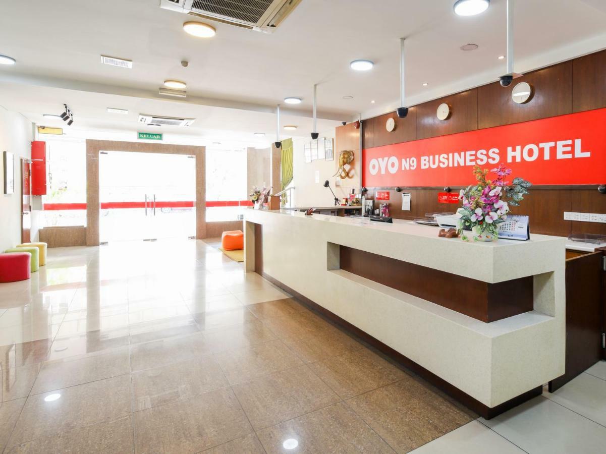 OYO 43955 N9 Business Hotel Nilai Exterior foto